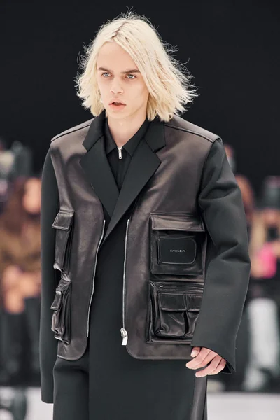 Look 8